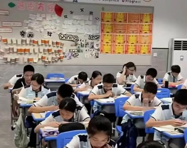 全部为了学生进一步触碰和感知到教师群体的价值追求和精力高度